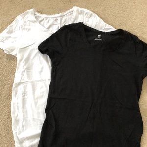 - SOLD - H&M MAMA Maternity Tees